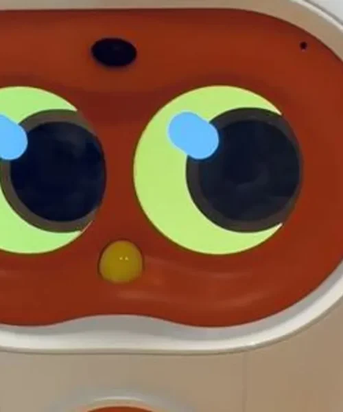 Un niño llama «mi hermano pequeño» a un robot. ¿Familias del futuro?