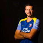 Clement Lenglet, tras encontrar la tranquilidad buscada en el Atlético: «Entre Mbappé, Julián y Messi, me quedo con Leo»