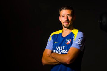 Clement Lenglet, tras encontrar la tranquilidad buscada en el Atlético: «Entre Mbappé, Julián y Messi, me quedo con Leo»