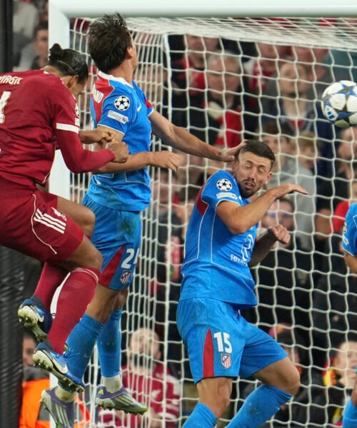 Van Dijk evita el milagro de Llorente y da la victoria al Liverpool ante el Atlético