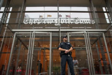 Trump anuncia una demanda de 15.000 millones de dólares por difamación contra el «New York Times»