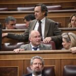 El PP vota con Vox en el Congreso a favor de “restringir la regularización de inmigrantes ilegales a través del arraigo”