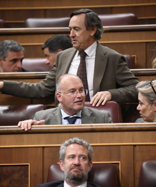 El PP vota con Vox en el Congreso a favor de “restringir la regularización de inmigrantes ilegales a través del arraigo”