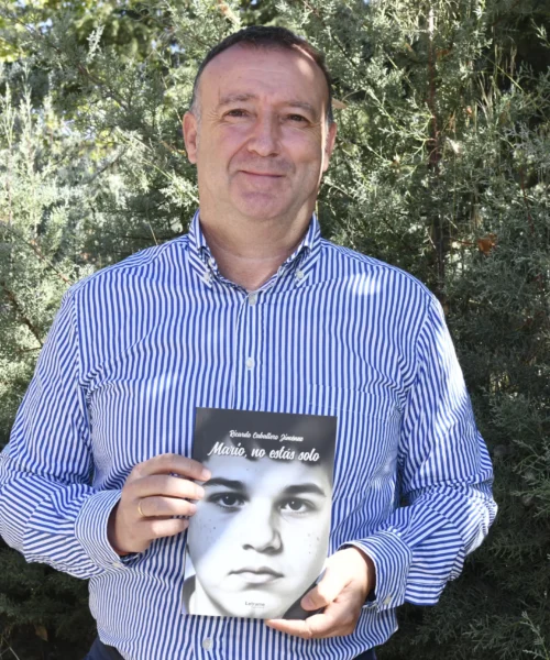 Hay libros que nacen de la imaginación y otros que surgen de una urgencia vital. Mario, no estás solo pertenece a este segundo grupo.