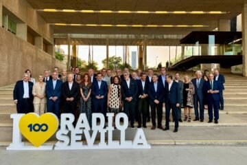 Radio Sevilla reivindica su compromiso social y el “orgullo de ser andaluz” en la fiesta de su centenario