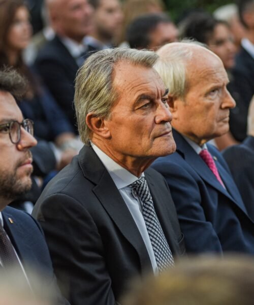 La renuncia de Aragonès a su sueldo reabre el debate sobre las prebendas de los expresidentes de la Generalitat