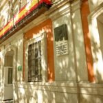 El Ayuntamiento de Madrid reinstala la placa de Largo Caballero que retiró a martillazos