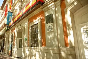 El Ayuntamiento de Madrid reinstala la placa de Largo Caballero que retiró a martillazos