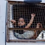 El éxodo de civiles de Ciudad de Gaza tras la ofensiva terrestre de Israel, en imágenes