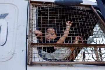 El éxodo de civiles de Ciudad de Gaza tras la ofensiva terrestre de Israel, en imágenes