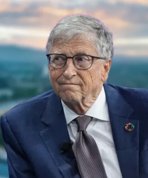 Bill Gates defiende la jornada laboral de tres días con la implementación de la IA: «Elimina el trabajo más pesado»