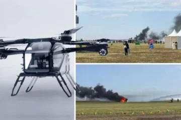 Dos coches voladores colisionan en el aire en China y uno se incendia tras el impacto