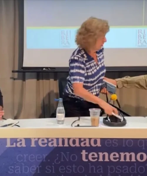 Brutal enfrentamiento en el Hoy por Hoy de Ángels Barceló con espantada incluida