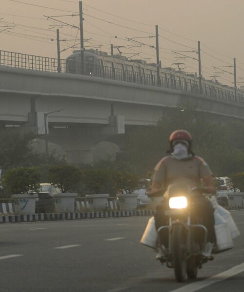 Una niebla tóxica asfixia a la capital de India
