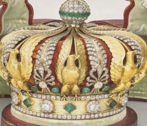 Cuáles son las ocho joyas del Tesoro de Francia robadas del Louvre: la corona de Eugenia (recuperada), la diadema de perlas, el broche relicario, zafiros y esmeraldas: » Un tesoro de valor incalculable»
