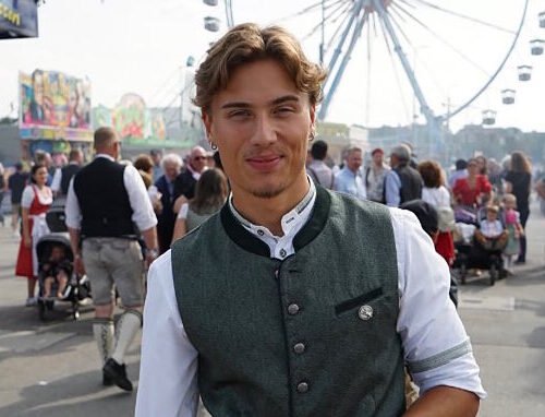 Serafín de Habsburgo-Lorena, el tataranieto de Sissi que arrasa en las redes: influencer, experto en fitness y muy guapo
