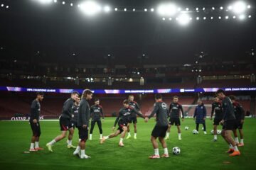 El Atlético se tuvo que duchar en su hotel porque una avería dejó el Emirates sin agua caliente