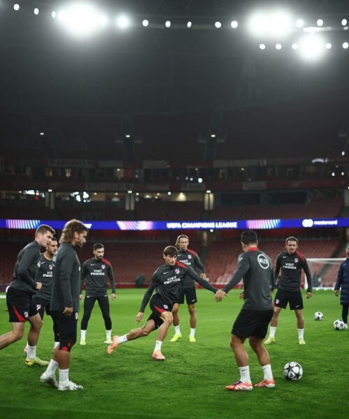 El Atlético se tuvo que duchar en su hotel porque una avería dejó el Emirates sin agua caliente