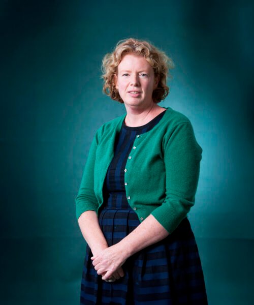 La neuróloga Suzanne O’Sullivan advierte contra el sobrediagnóstico: «No nos debemos permitir dañar a las personas sanas»