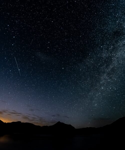 BH*: la extraña mezcla entre estrella y agujero negro con la que amaneció el universo