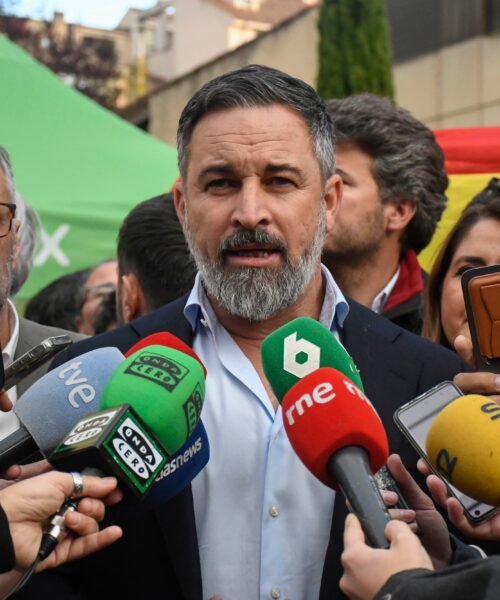 Vox arremete contra Aznar y le culpa de “patrocinar la invasión migratoria”