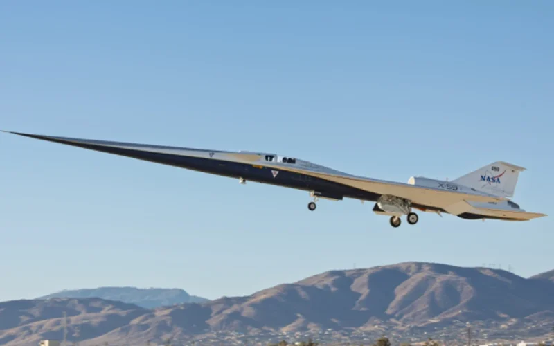 X-59, el avión supersónico experimental de la NASA, realiza su primer vuelo