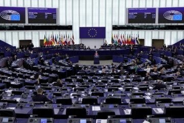 Los periodistas Andrzej Poczobut de Bielorrusia y Mzia Amaglobeli de Georgia, premios Zájarov 2025 del Parlamento Europeo