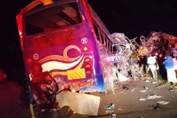 Decenas de muertos en el choque frontal de dos autobuses en Uganda
