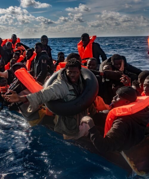 Un centenar de líderes europeos como Macron, Merkel, Salvini y Tusk, denunciados ante La Haya por complicidad en la muerte de migrantes