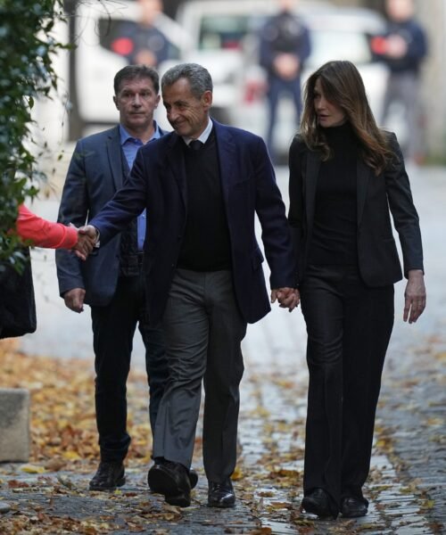 La entrada en prisión de Nicolas Sarkozy, expresidente de Francia, en imágenes