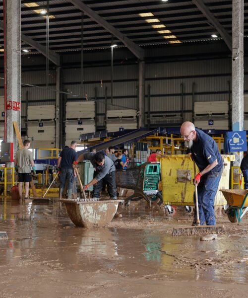 El 85% de las empresas industriales de la zona cero de la dana y el 70% de las urbanas han recuperado su actividad