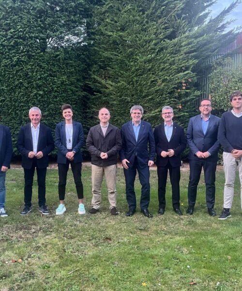 Una delegación de alcaldes de Junts reclama a Puigdemont contundencia contra las ocupaciones y la multirreincidencia