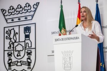 Jornada política del  27 de octubre de 2025 | Guardiola adelanta las elecciones en Extremadura al 21 de diciembre: “He decidido no hacer perder el tiempo a los extremeños”