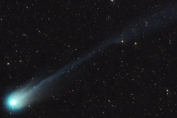 El cometa 12P/Pons-Brooks emite señales de radio extrañas y lleva agua como la de la Tierra