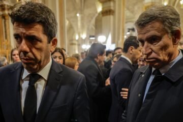 Mazón habla con Feijóo y aplazan al lunes el anuncio sobre el futuro político del presidente valenciano