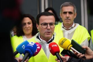 Gallardo exige en Inquiba que la industria es «clave» para ofrecer futuro a la juventud