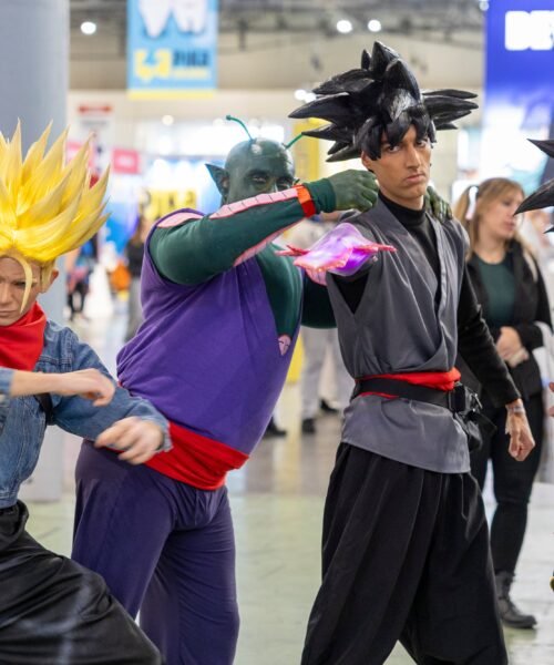 El Salón del Manga de Barcelona se llena de mangakas, otakus y katanas