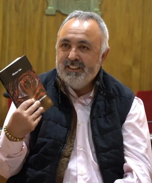 Héctor Aún presenta Tigre, el reloj despertador: una aventura juvenil que despierta emociones y solidaridad