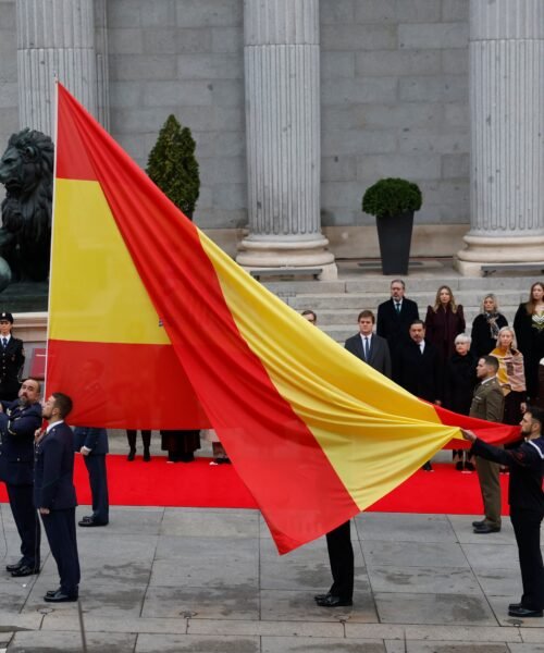 Última hora de la actualidad política, en directo | El Parlamento celebra hoy la Constitución de 1978 en un ambiente de crispación política y sin la mitad de los grupos