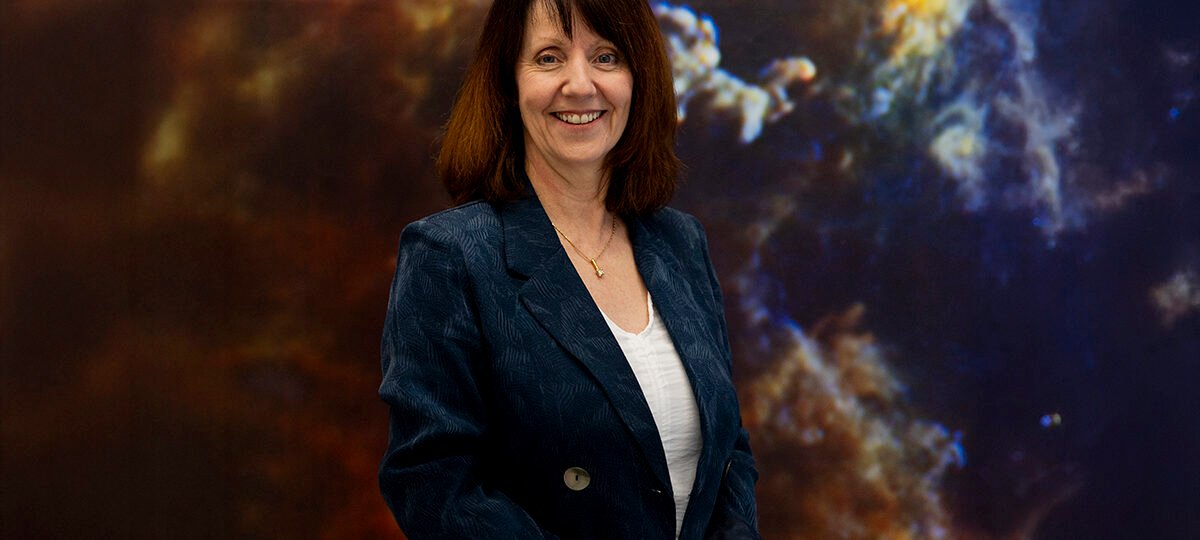 Carole Mundell, la astrónoma al frente de la ciencia espacial europea: «Un eclipse total de Sol te permite sentir físicamente una conexión con el cosmos»