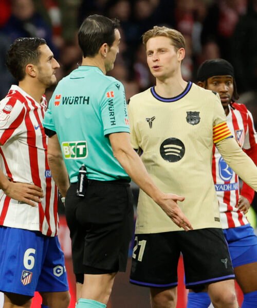 Un comunicado exprés, una espera eterna y una queja de Flick: «Para mí no era fuera de juego»