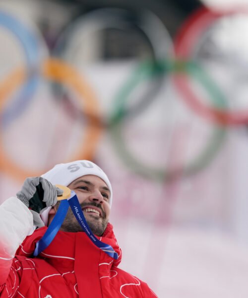 Loïc Meillard aprovecha la desgracia de McGrath y se lleva el oro en el eslalon; Salarich fue decimonoveno