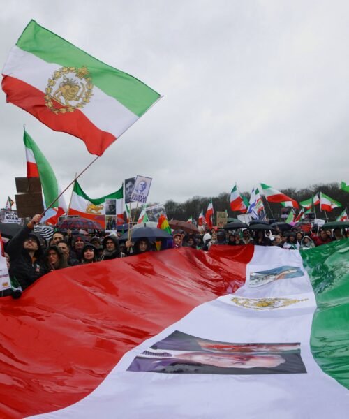 La oposición iraní se debate entre el deseo de democracia y la falta de unidad