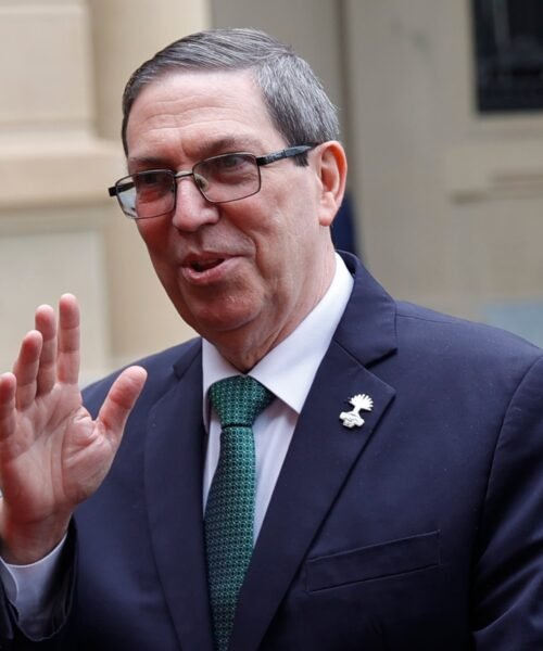 España promete a Cuba alimentos y medicinas ante la asfixia de Washington, pero no petróleo