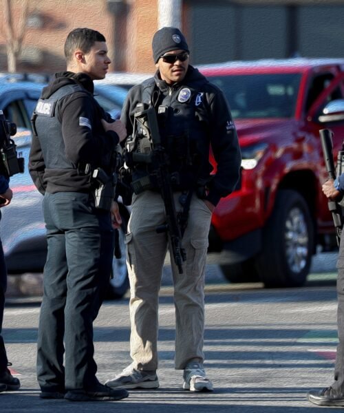 Dos muertos y tres heridos en un tiroteo durante un partido de hockey sobre hielo en Rhode Island