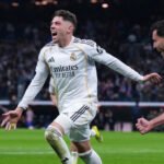 La fe del Madrid que personifica Valverde, poseído y expulsado, decide un derbi de explosiones