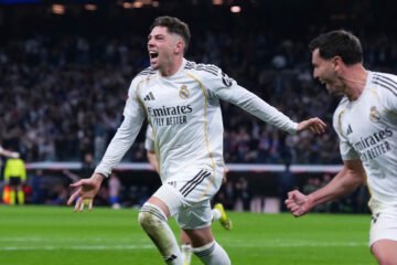 La fe del Madrid que personifica Valverde, poseído y expulsado, decide un derbi de explosiones