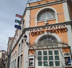 El Gran Teatro de Cáceres abre sus puertas a los más jóvenes con visitas teatralizadas