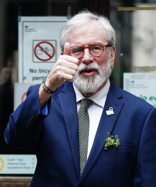 Gerry Adams niega con firmeza la acusación de pertenencia al IRA