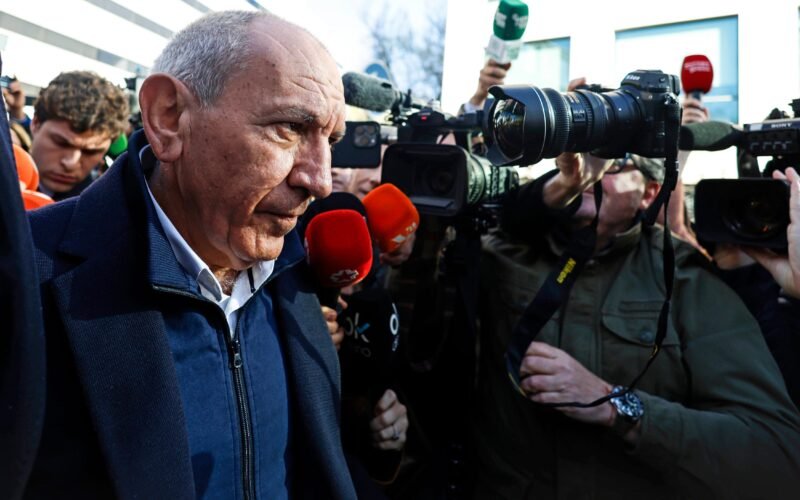 El antiguo jefe de la Policía acusa a la inspectora que lo denunció por violación de actuar movida por el dinero